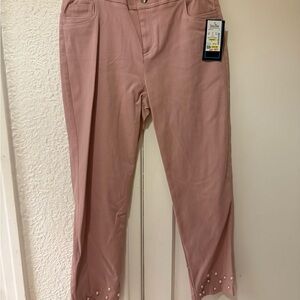 Attyre Pink Ankle Cropped Pants